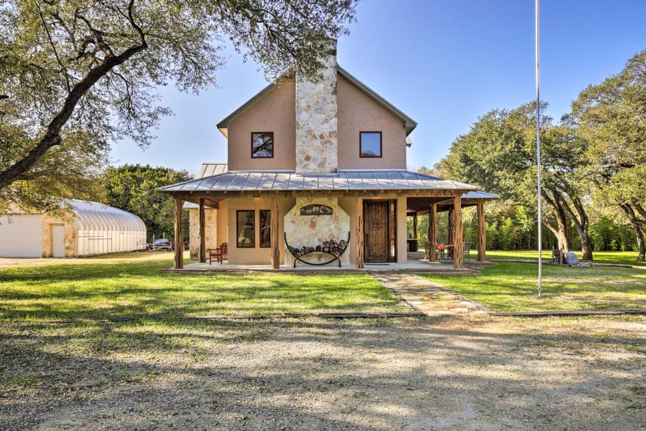 Riverfront Blanco Home With Shaded Porch And Hot Tub Exterior photo